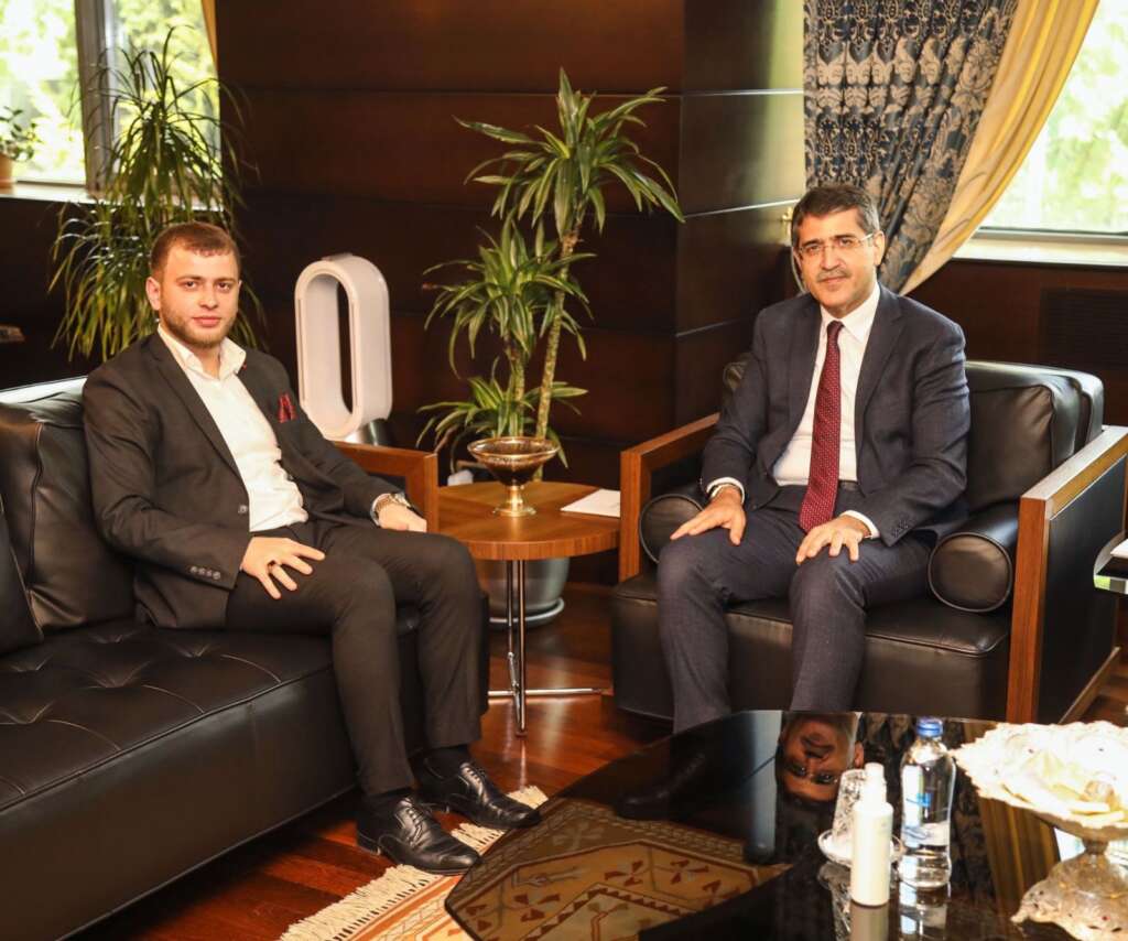 Türkiye İmam Hatipliler Birliği Genel Başkanı Muhammet Samet Akkaya, Cumhurbaşkanlığı Strateji ve Bütçe Başkanı İbrahim Şenel’i ziyaret etti.