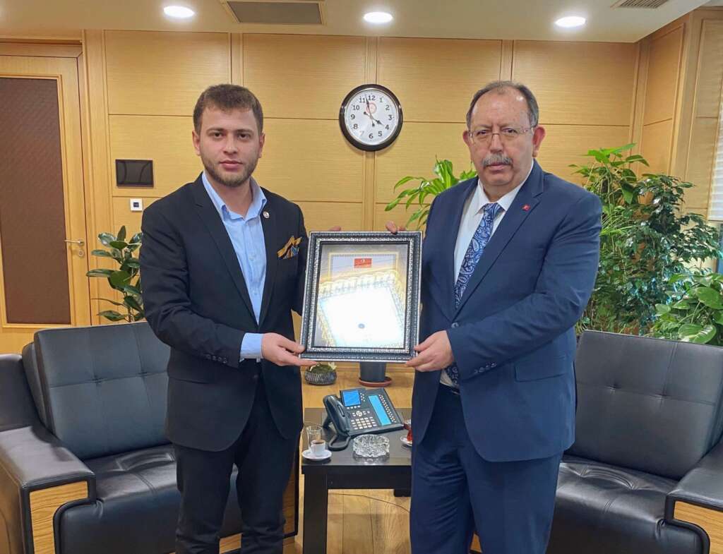 Türkiye İmam Hatipliler Birliği Genel Başkanı Muhammet Samet Akkaya, Yüksek Seçim Kurulu (YSK) Başkanı Ahmet Yener’i ziyaret etti.