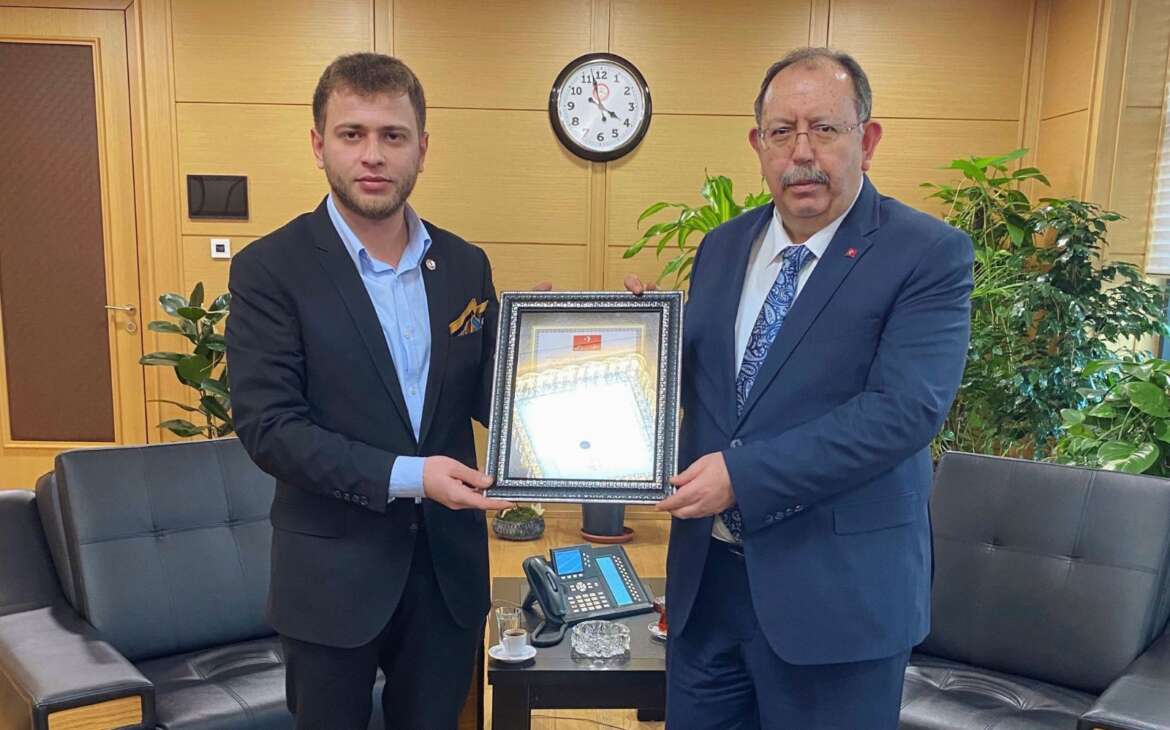 Türkiye İmam Hatipliler Birliği Genel Başkanı Muhammet Samet Akkaya, Yüksek Seçim Kurulu (YSK) Başkanı Ahmet Yener’i ziyaret etti.