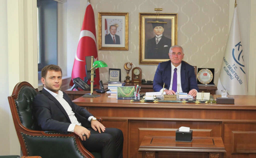 Türkiye İmam Hatiplileri Birliği Başkanı Muhammet Samet Akkaya, eski Yargıtay Başkanı ve Ombudsman (Kamu Başdenetçisi) Mehmet Akarca ile bir araya geldi