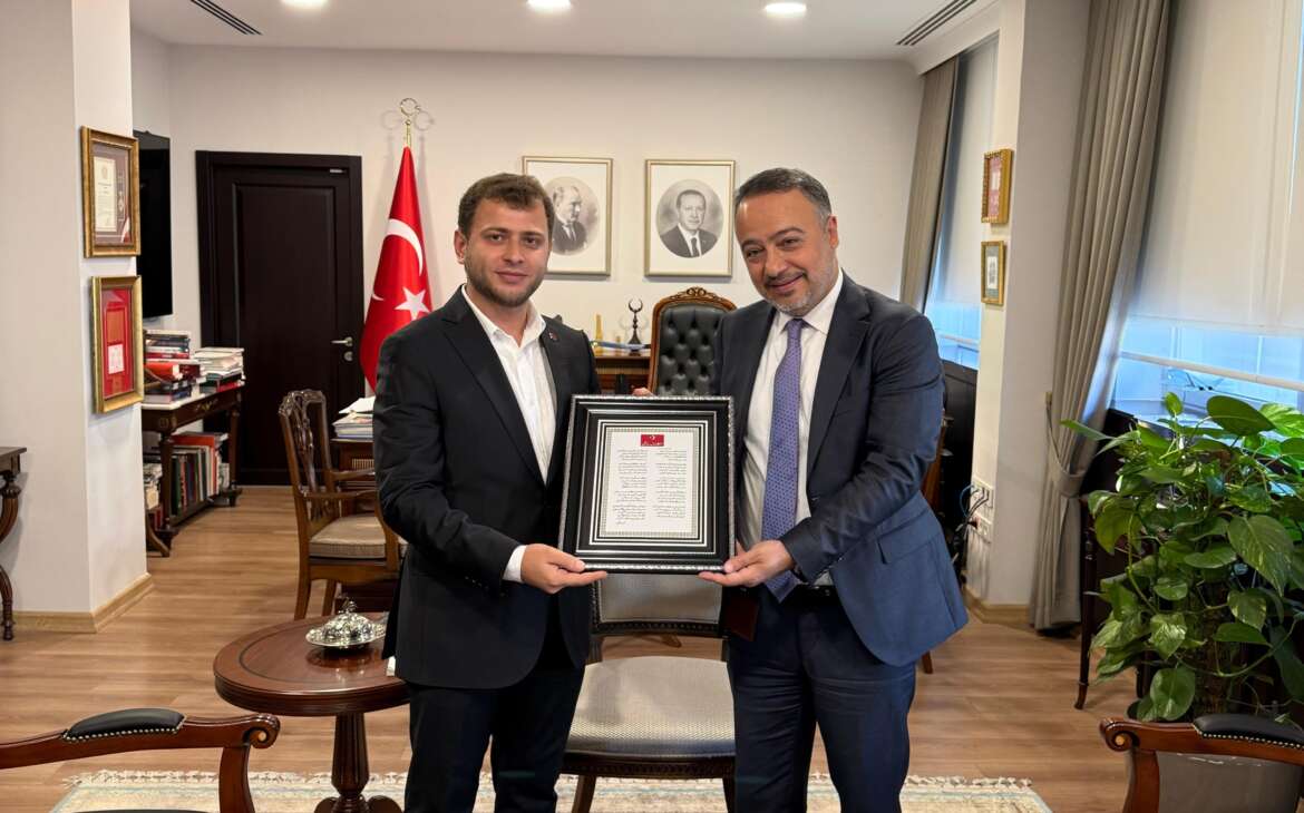 Türkiye İmam Hatiplileri Birliği Genel Başkanı Muhammet Samet Akkaya, Dışişleri Bakan Yardımcısı Nuh Yılmaz ile bir araya geldi.