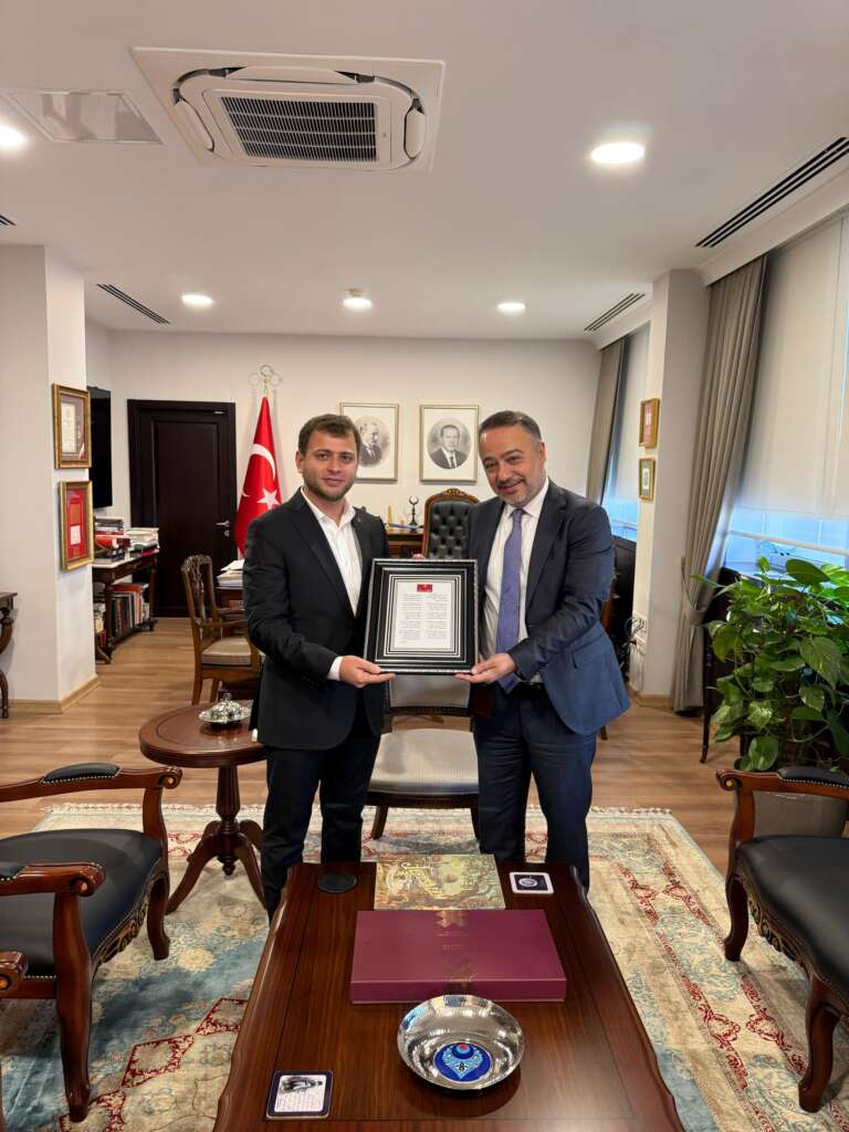 Türkiye İmam Hatiplileri Birliği Genel Başkanı Muhammet Samet Akkaya, Dışişleri Bakan Yardımcısı Nuh Yılmaz ile bir araya geldi.