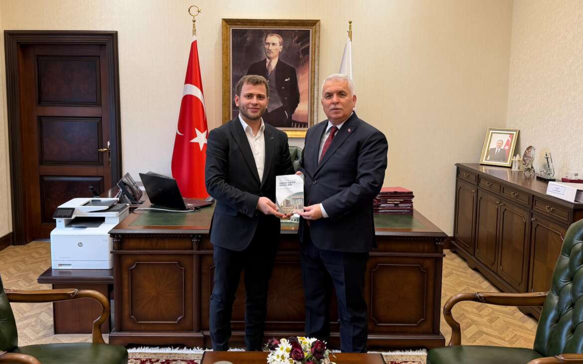 Türkiye İmam Hatiplileri Birliği Başkanı Muhammet Samet Akkaya, İçişleri Bakanlığı Personel Genel Müdürü Aziz Yıldırım ile bir araya geldi